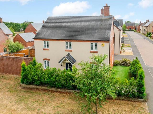 House for sale in Old Stratford, Northamptonshire