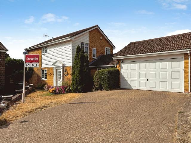 House for sale in Connaught Park, Bushey