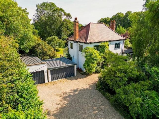 House for sale in Dinton, Buckinghamshire