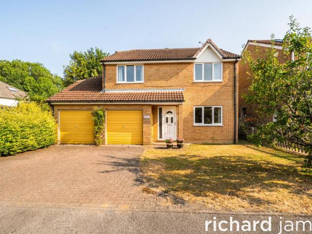 House for sale in Grange Park, Swindon
