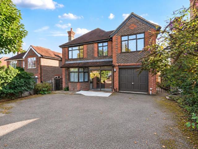 House for sale in Guildford Park, Guildford
