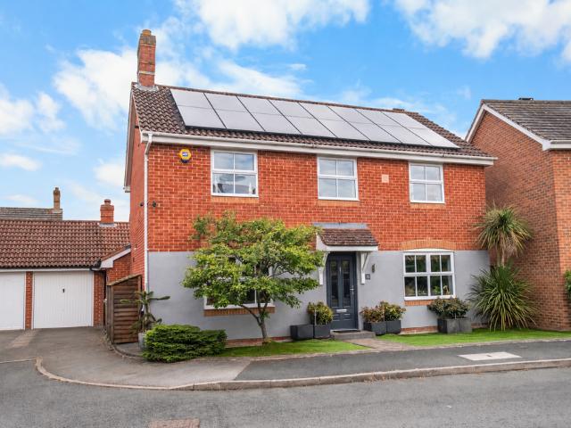 House for sale in Stoke Pound, Bromsgrove