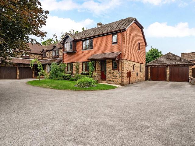 House for sale in Heol-las, Surrey