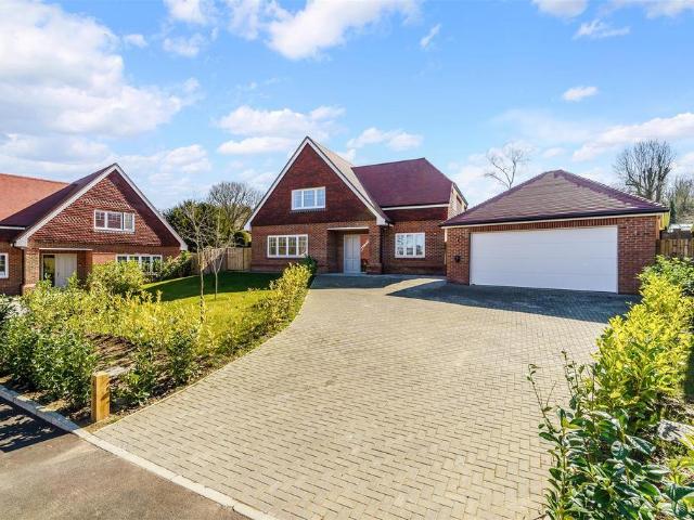 House for sale in Box Hill Village, Pachesham Park