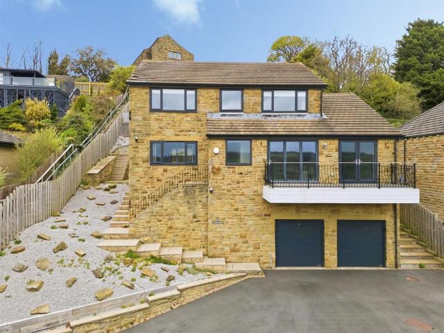 House for sale in Overthorpe, West Yorkshire