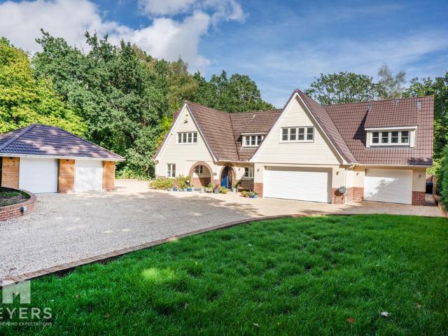 House for sale in Tricketts Cross, Ferndown