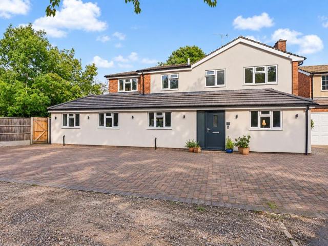 House for sale in Aston Clinton, Buckinghamshire