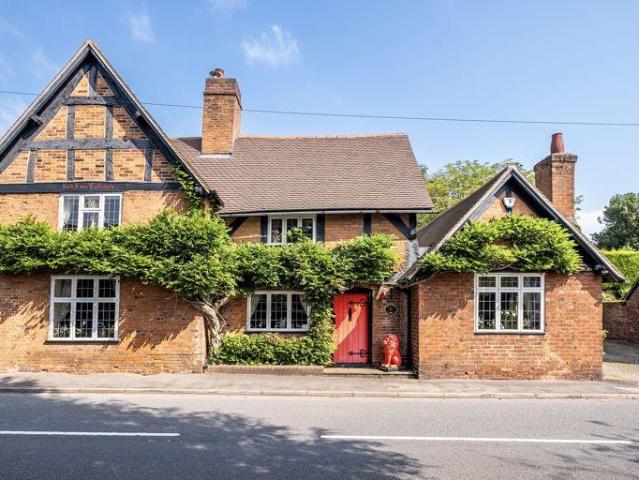 House for sale in Gun Hill, Warwickshire