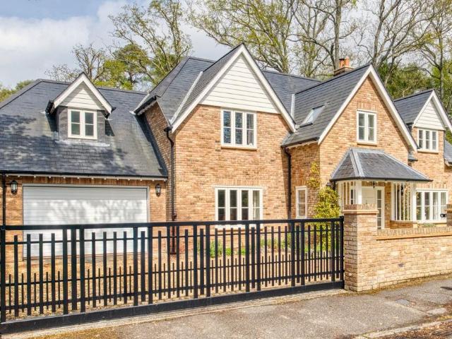 House for sale in Tricketts Cross, Ferndown