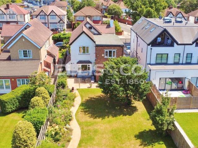 House for sale in London Borough of Ealing, Greenford