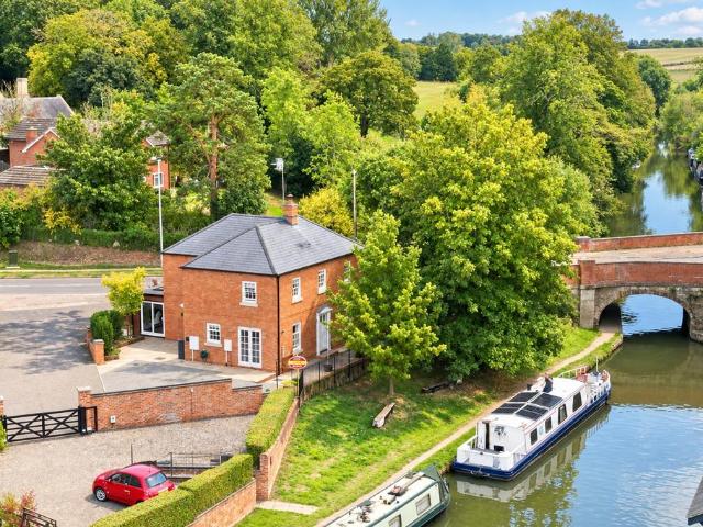 House for sale in Blisworth, West Northamptonshire