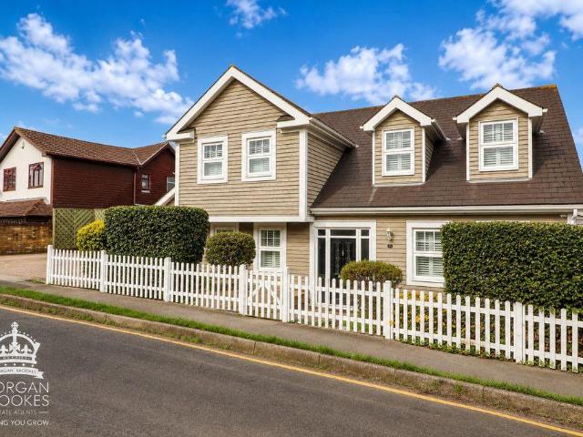 House for sale in South Benfleet, Essex