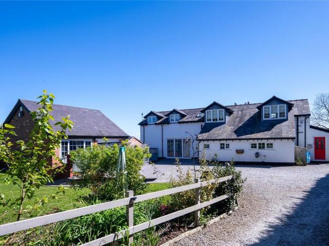 House for sale in Pen-y-ffordd, Wales
