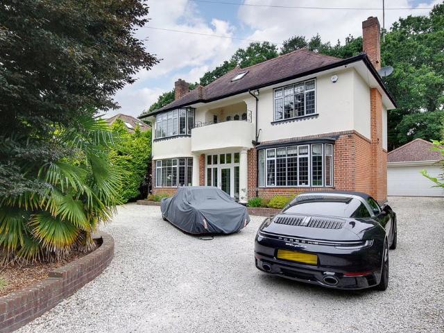 House for sale in Holdenhurst, Bournemouth