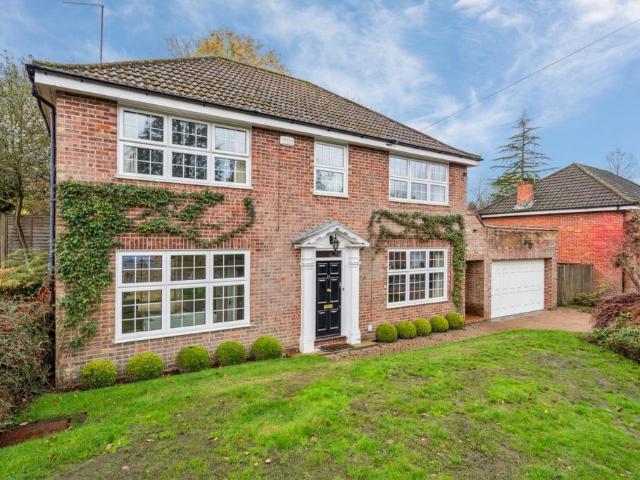 House for sale in Gerrards Cross, Tatling End