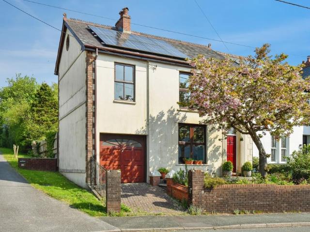 House for sale in Cwarter Bach, Lower Brynamman