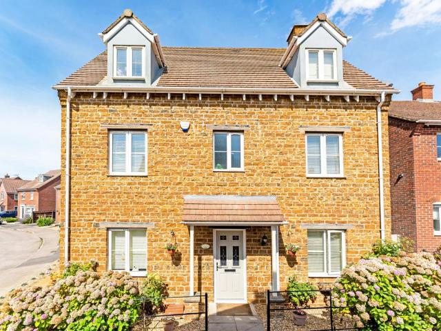 House for sale in Desborough