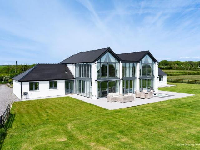 House for sale in Llanbethery, Wales