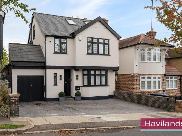 House for sale in Winchmore Hill, Greater London