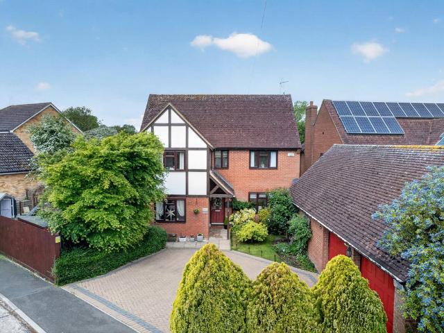 House for sale in Newton Longville, Buckinghamshire