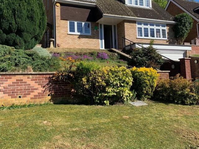House for sale in Round Green, Luton