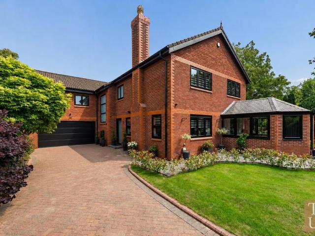House for sale in Roby Mill, Lancashire
