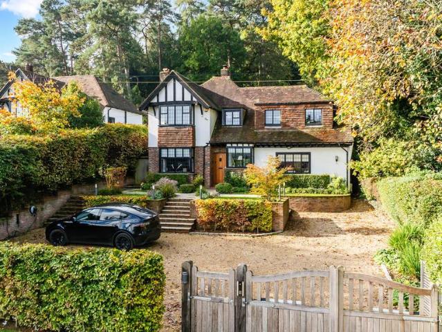 House for sale in Oxted, Hillview