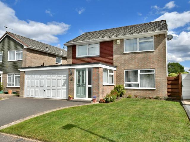 House for sale in Oakley, Merley