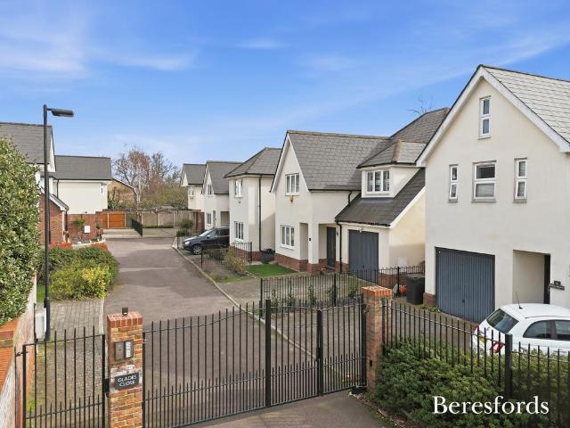 House for sale in Gidea Park, Greater London