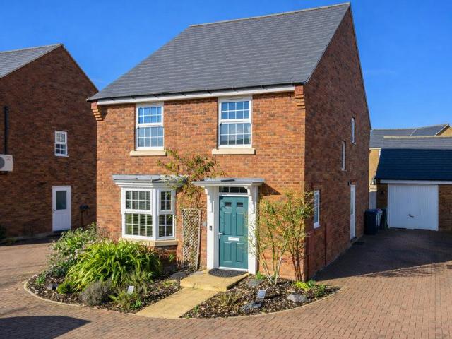 House for sale in Broughton Gate, Milton Keynes