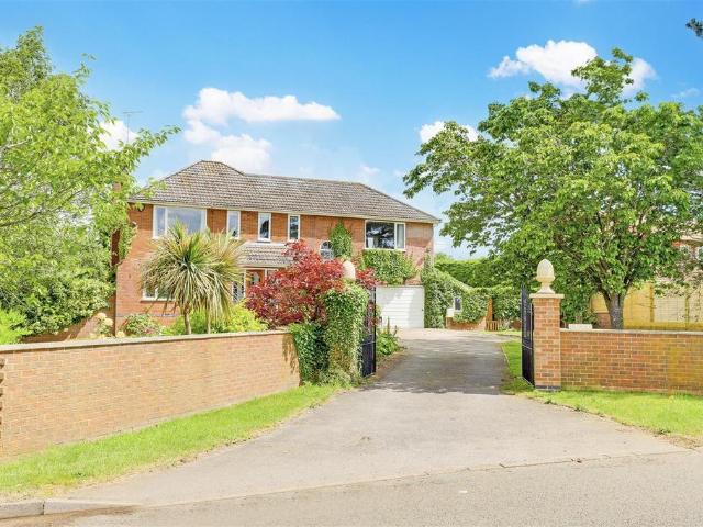 House for sale in Hoveringham, Alverton