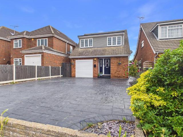 House for sale in Laindon, Essex