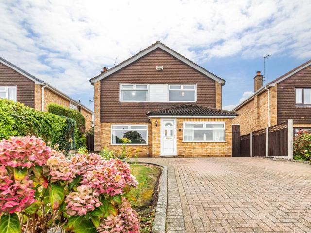 House for sale in Rossmore, Cheshire