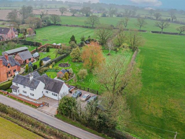 House for sale in Woodseaves, Baswich