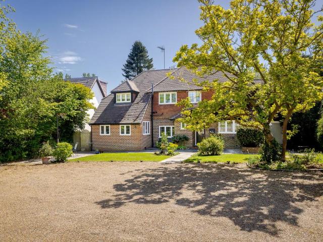 House for sale in Hillview, Surrey