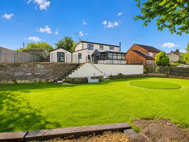 House for sale in Bromsberrow Heath, Gloucestershire