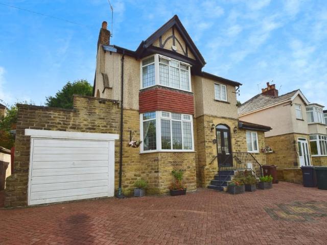 House for sale in Frizinghall, West Yorkshire