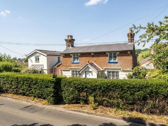 House for sale in Brambridge, Hampshire