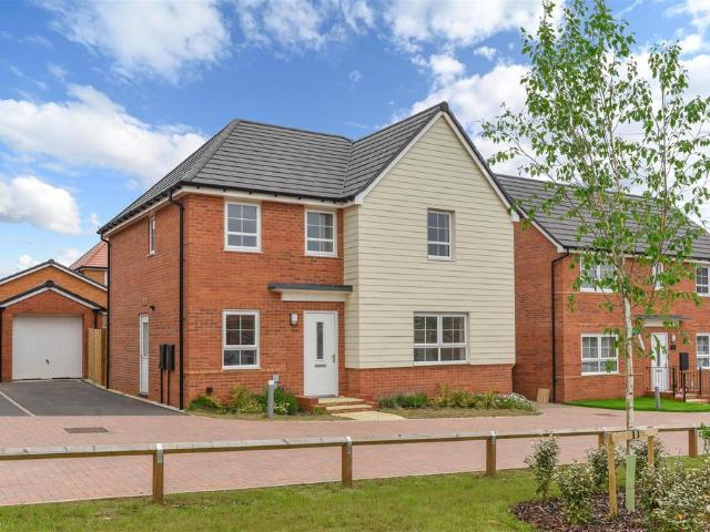 House for sale in Overstone