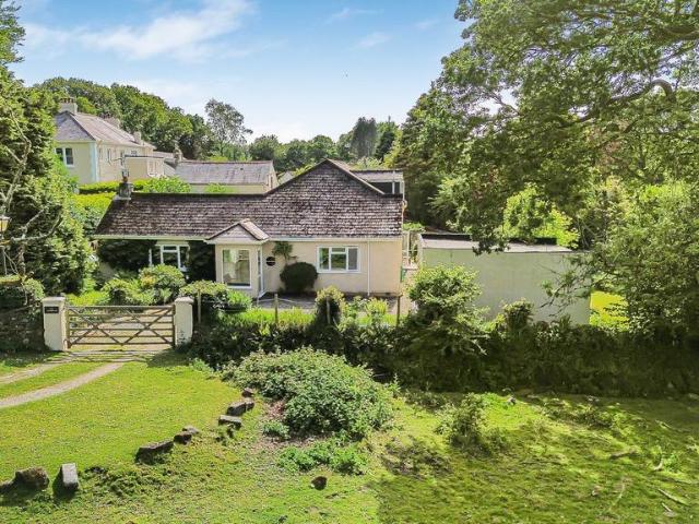 House for sale in Weir Quay, Devon