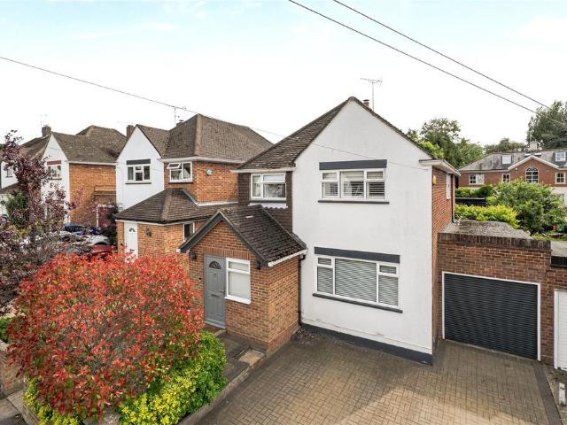 House for sale in Heol-las, Surrey
