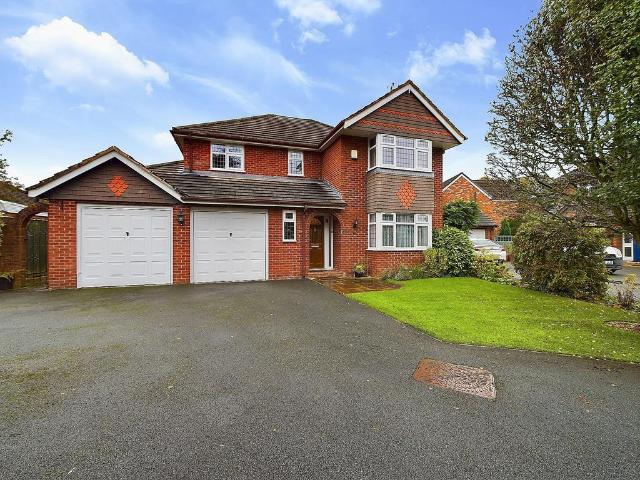 House for sale in Lavister, Wales