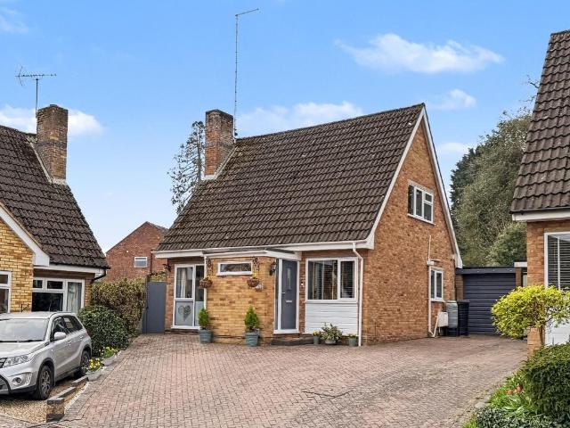 House for sale in Overslade, New Bilton
