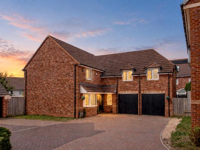 House for sale in Crick, West Northamptonshire