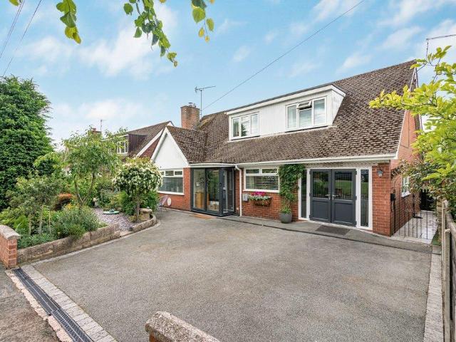House for sale in Eaton