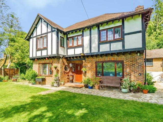 House for sale in Hillview, Surrey