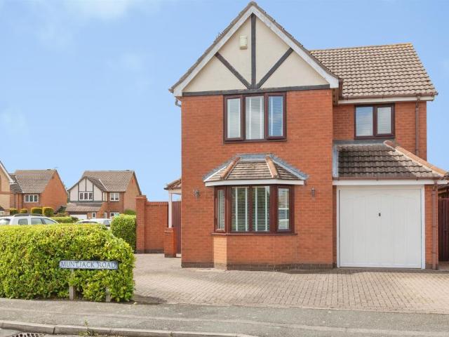 House for sale in Whetstone, Pinfold