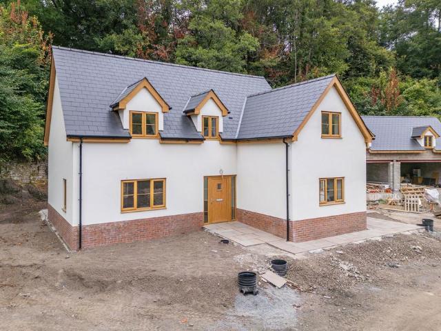 House for sale in Maesygwartha, Llanelly Hill