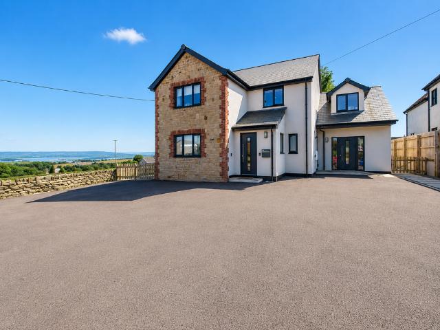 House for sale in Bromsberrow Heath, Gloucestershire