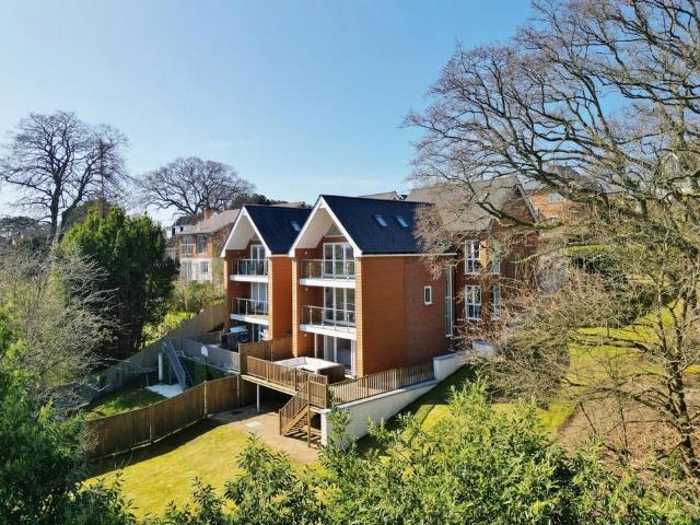 House for sale in Hedge End, Helford